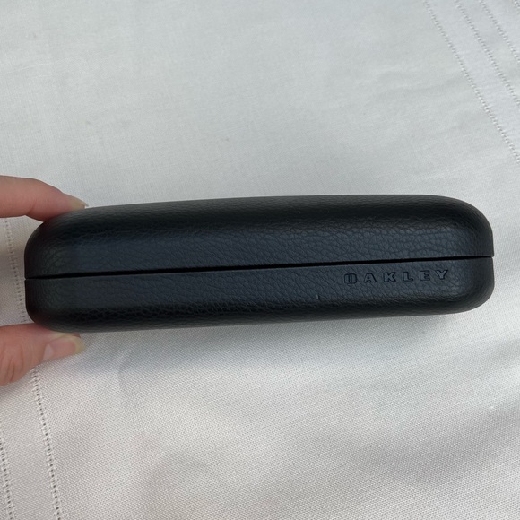 Oakley Case for glasses or sunglasses - Picture 4 of 10